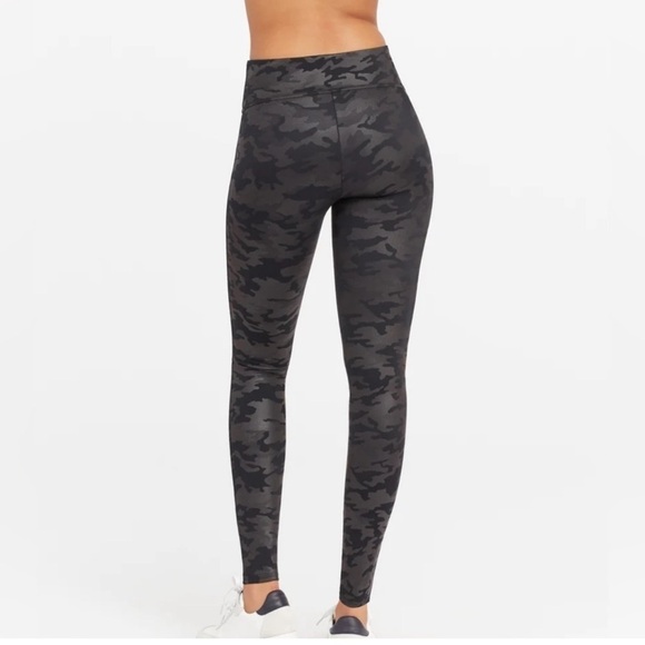 SPANX Black Gray Faux Leather Camo Print Leggings Size S - Picture 3 of 14